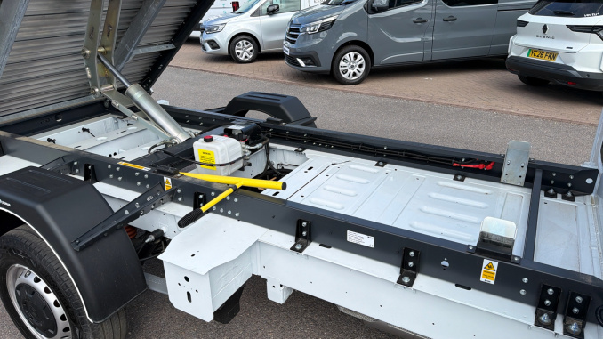Renault Master Mwb Diesel Fwd ML35dCi 150 Advance Low Roof Aluminium Tipper - Image 33